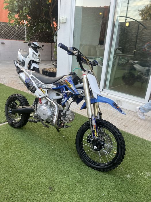 Moto quase nunca usada.aceito trocas preco negociavel