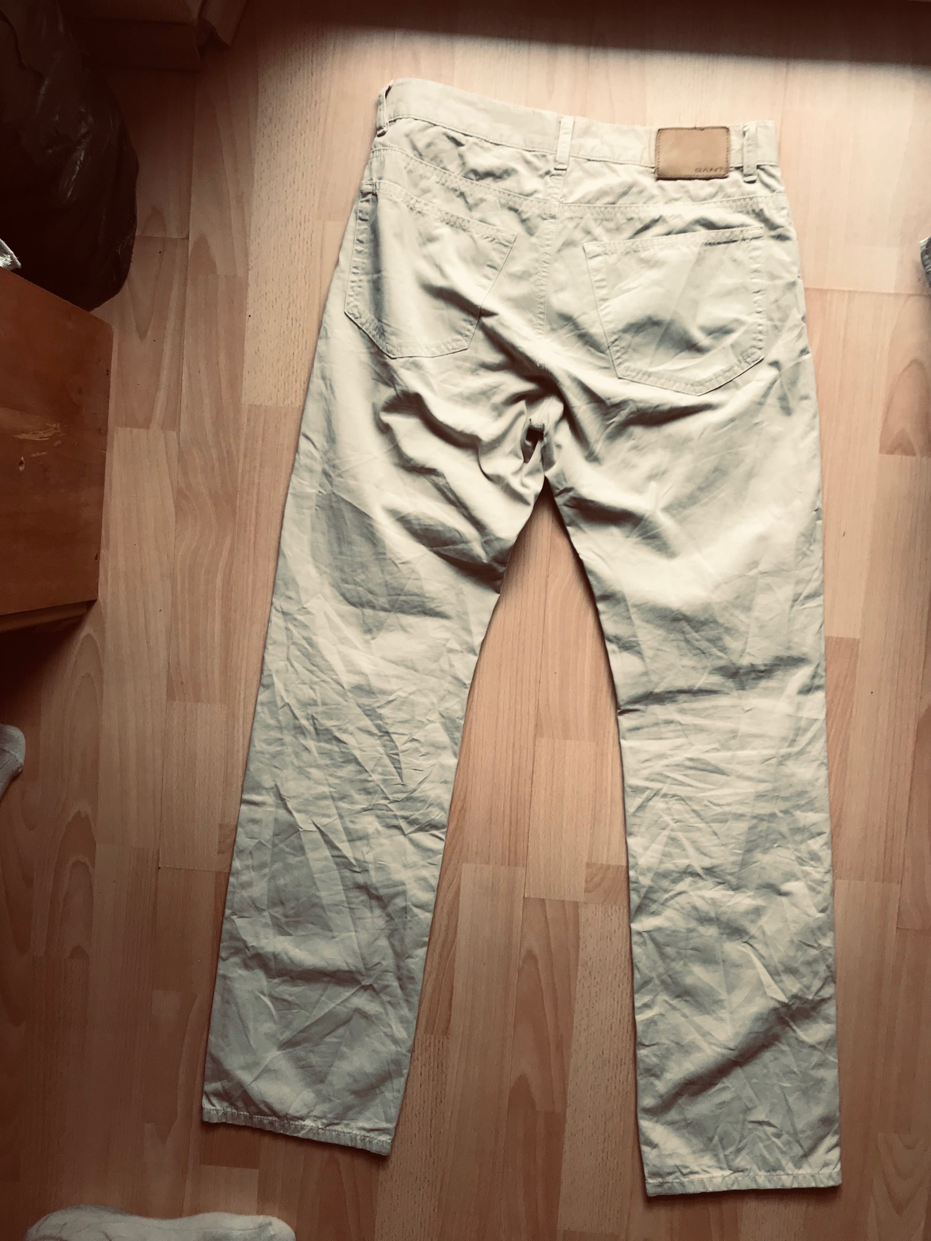 Spodnie marki Gant   31x34