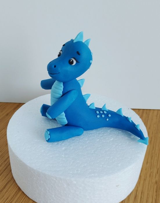 Figurka dinozaur dinuś na tort urodziny z masy cukrowej