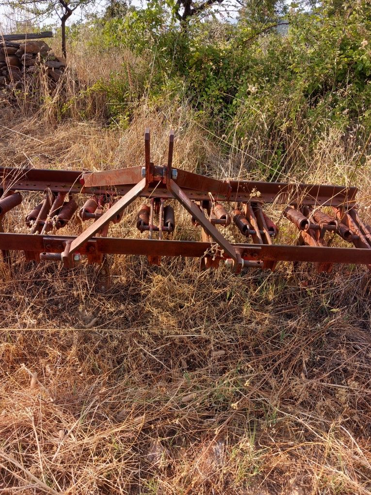 Escarificador 9 bicos e espanholas de 5
