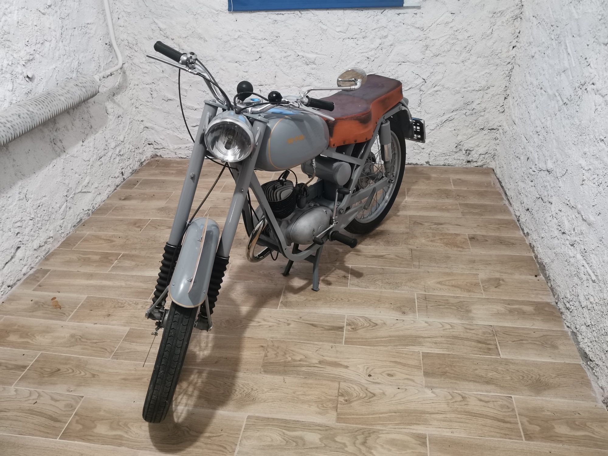 Wfm 1956r. Szara zarejestrowana ubezpieczona