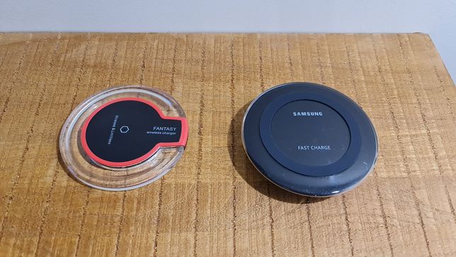 Carregadores Wireless,  um deles original da Samsung