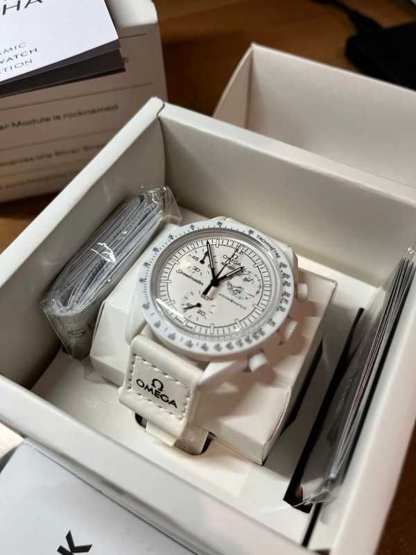 Omega x Swatch Snoopy SO33W700 - Lotniczy model z Peanuts