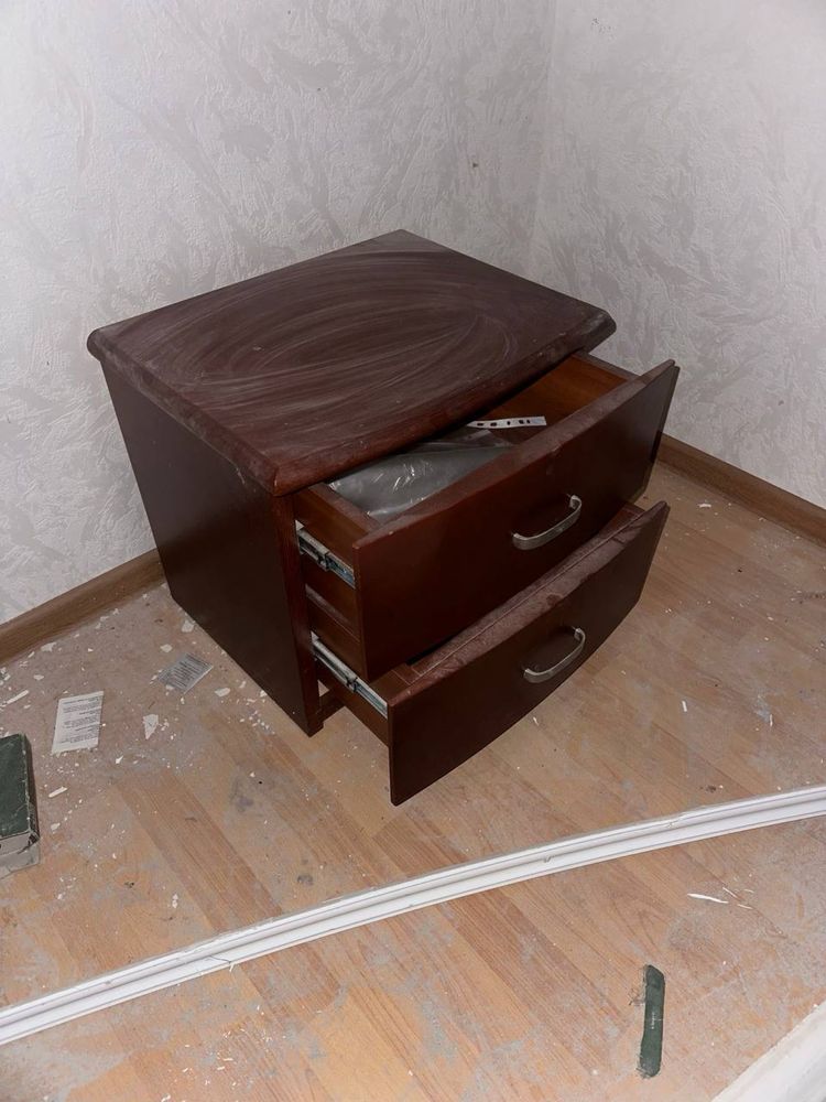 Тумба прикроватная есть кровать