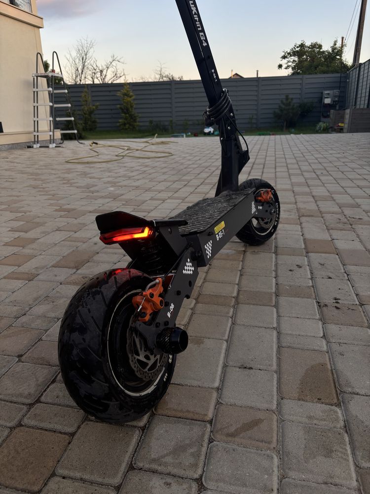 Kugo Kirin G4 чудовий самокат