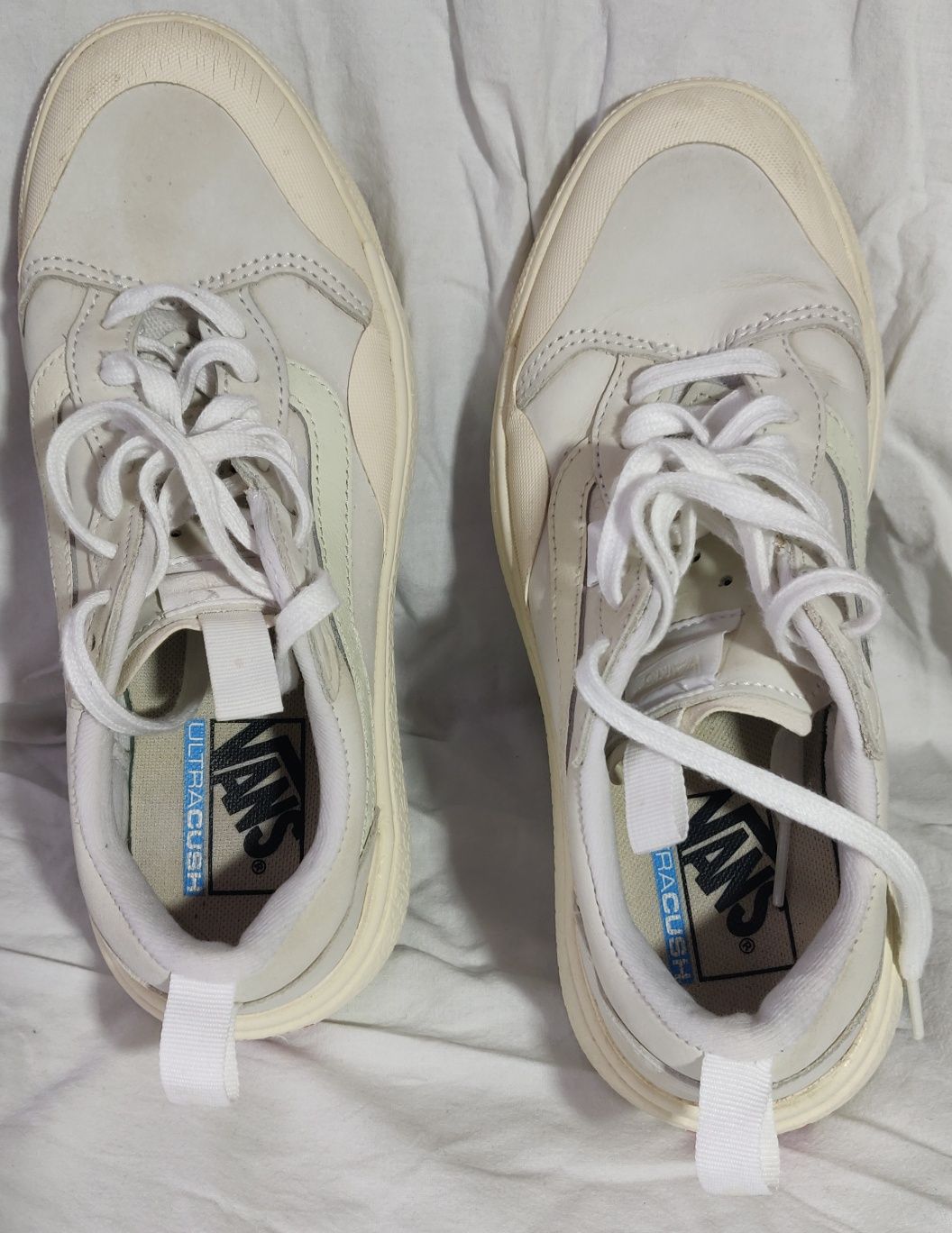 Piękne buty VANS w kolorze kremowo białym