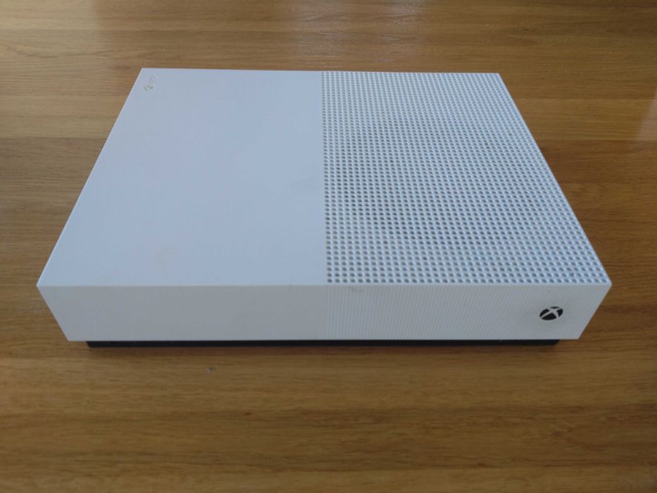 Xbox one S plus 1pad
