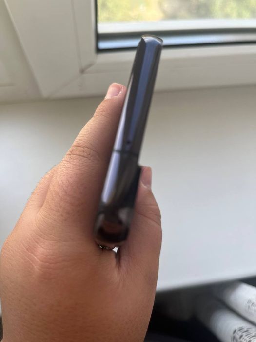 Samsung s22  мелкое недо пятно