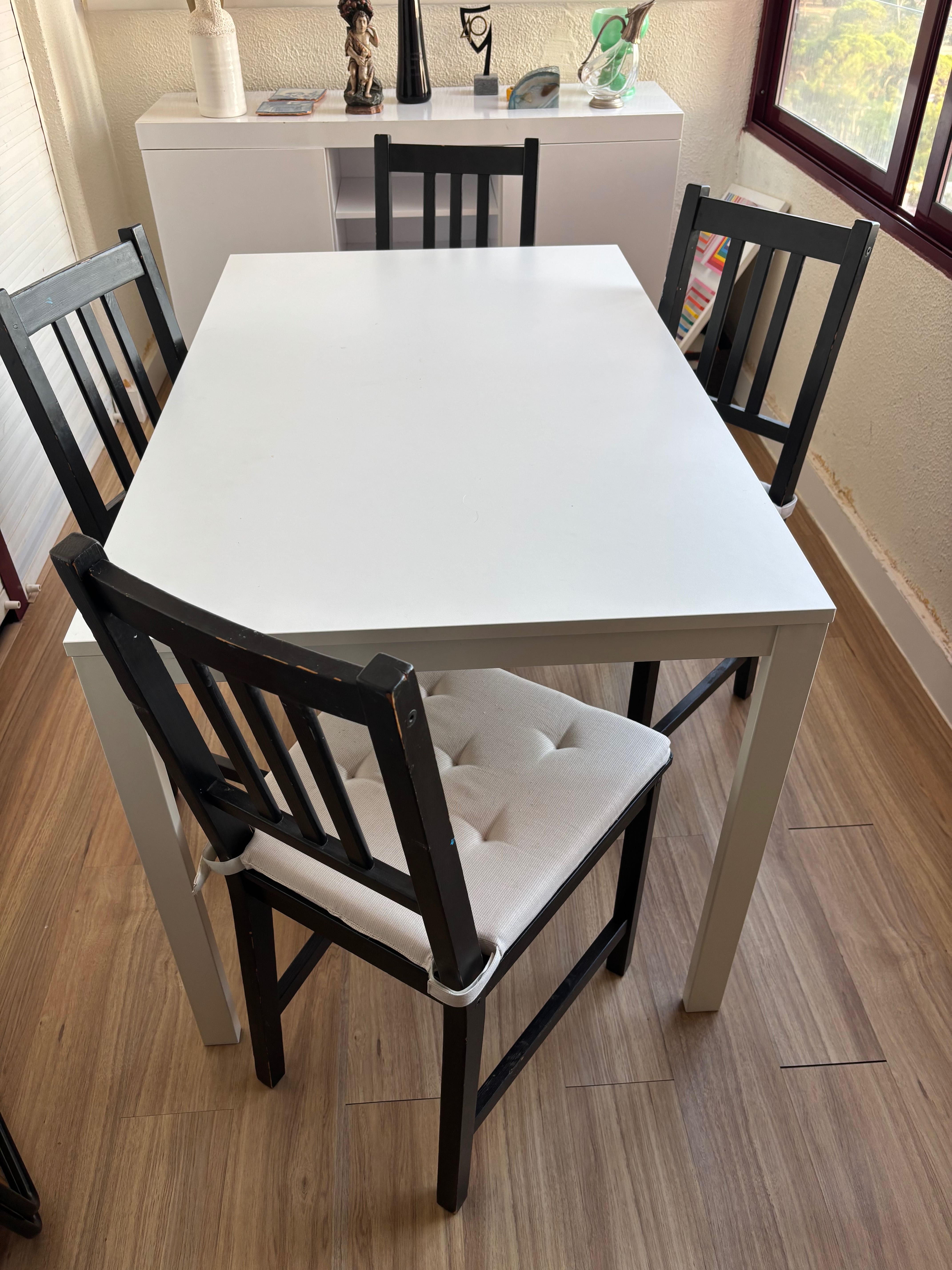 Mesa jantar com cadeiras