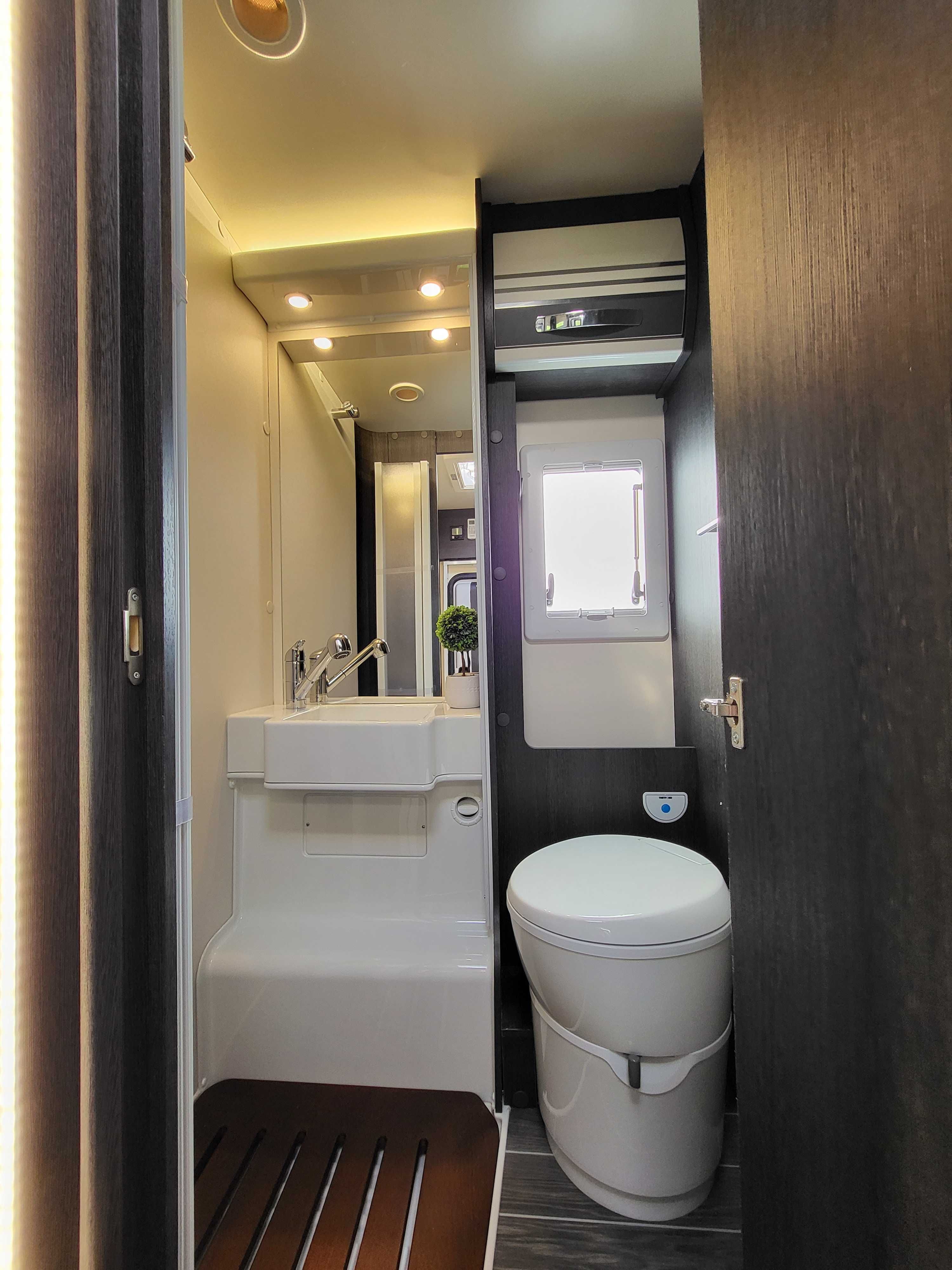 Kamper wynajem VIP 6 Duży Salon Full Opcja Wypożyczalnia do Wynajęcia