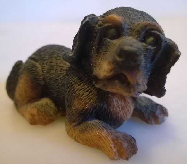 Figurka piesek pies leżący czarny 3 cm