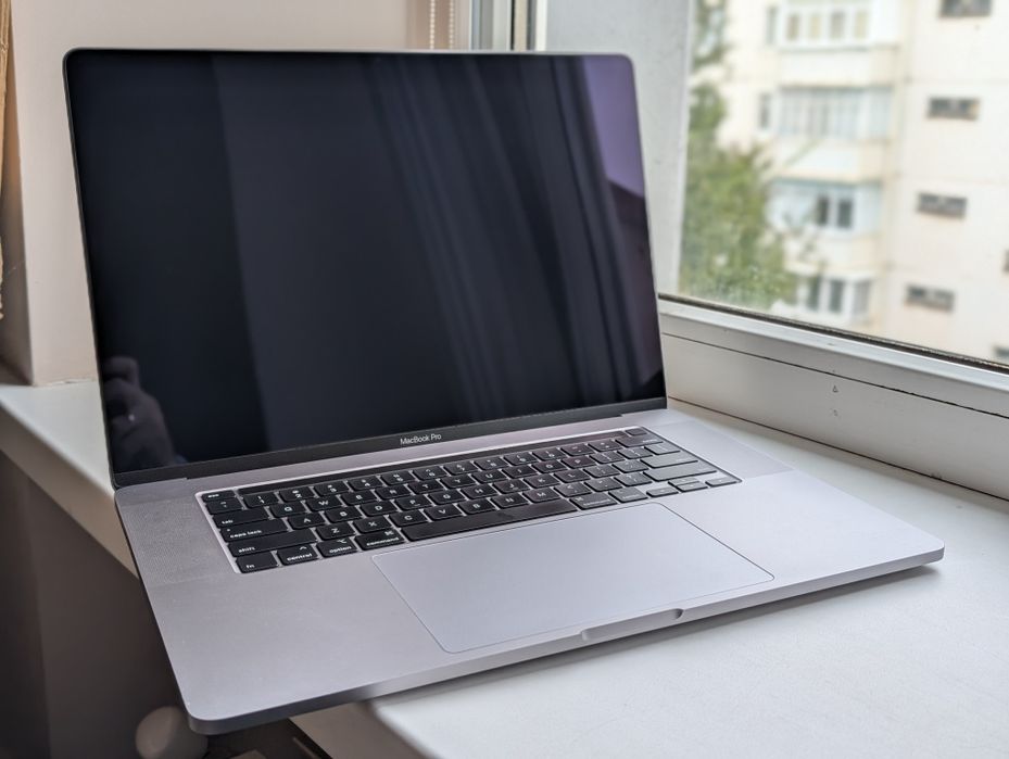MacBook Pro 16 2019 | I9 | 32GB | 1TB | AMD Radeon 5500m | 136 циклів