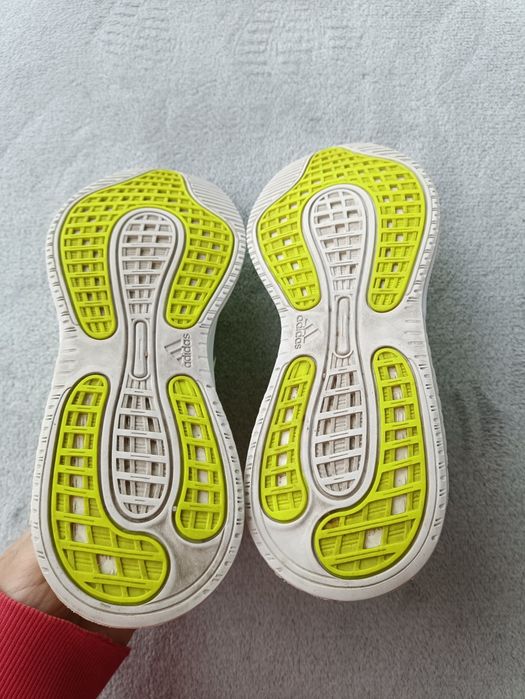 Женские кроссовки беговые Adidas р37.5