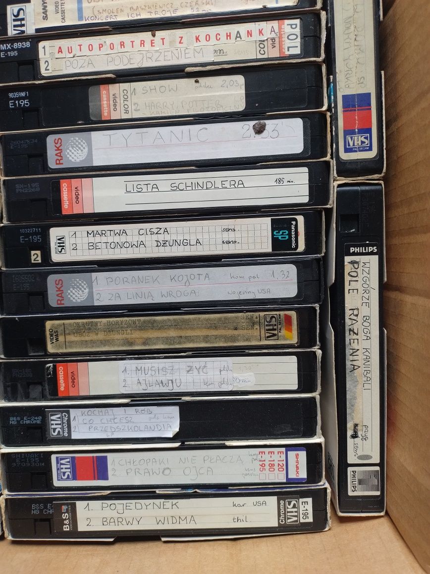 Kasety VHS. 58 sztuk plus gratisy.