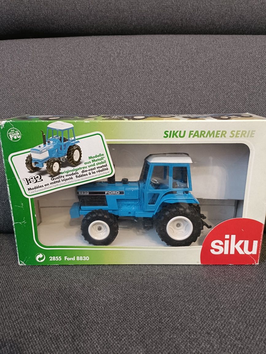 Model Siku Traktor Ford