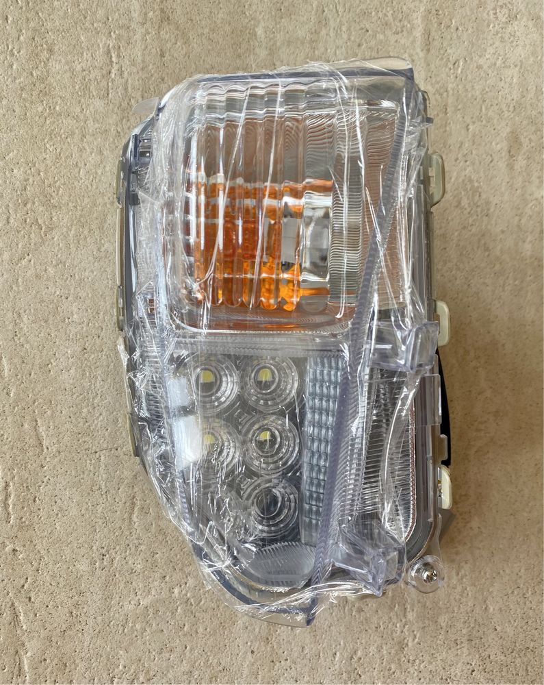 Поворотник с ДХО Toyota Prius/ денні ходові вогні фара 8152147060