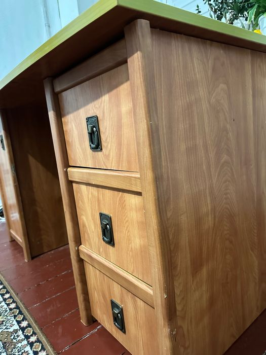 Продам письмовий стіл