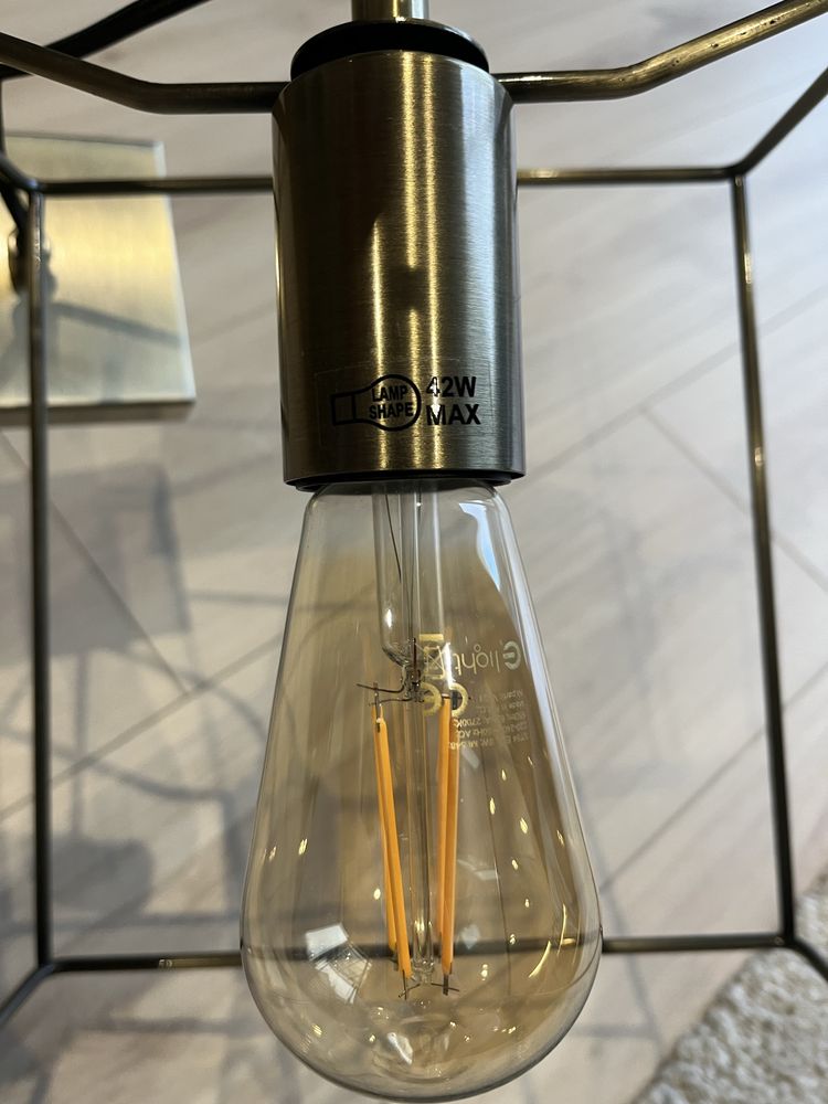 Lampa wiszaca  metalowa oprawa
