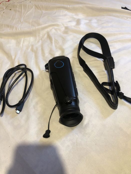 Тепловізор Deli.