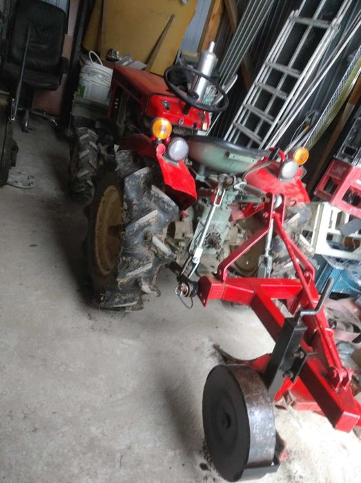 Traktorek Yanmar z pługiem
