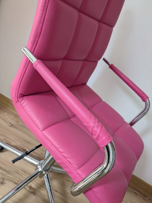 Krzesło obrotowe na kółkach