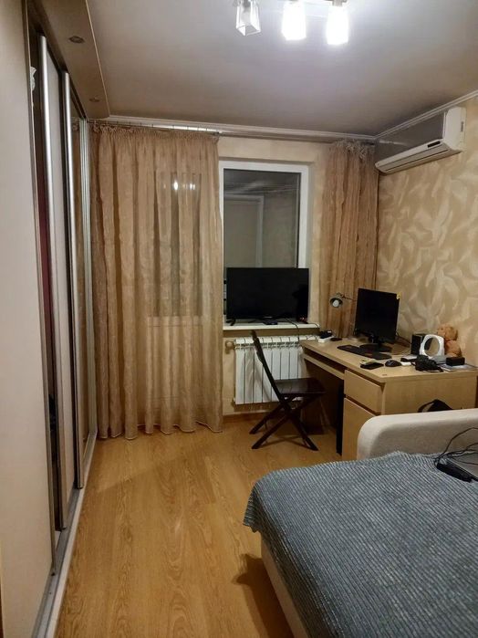 2к.кв. з ремонтом, поруч метро, р-н Одеська