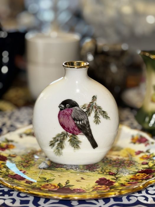Porcelanowy dzbanek dzbanuszek ptak gil