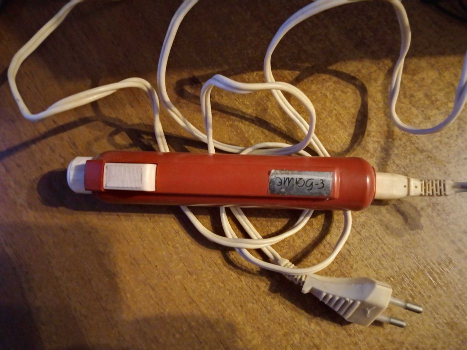 Плойка, електрощипці, гребінець для волосся