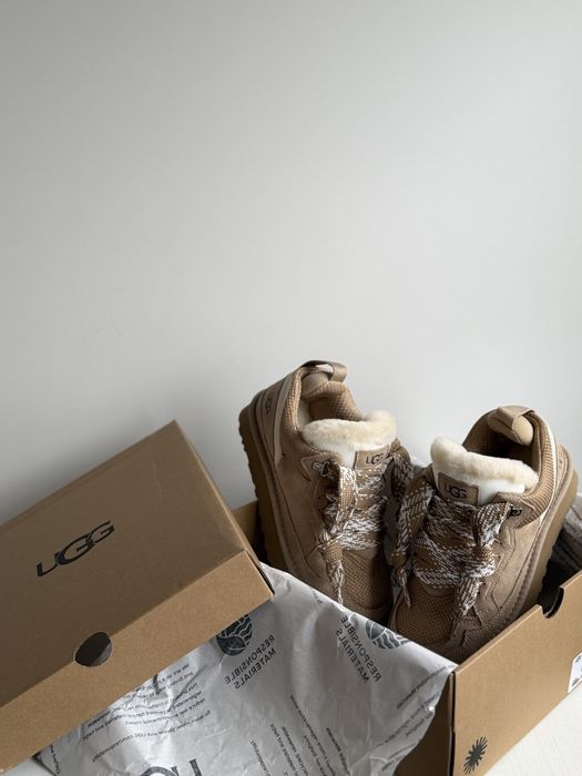 В наявності 36,37 розміри UGG кросівки