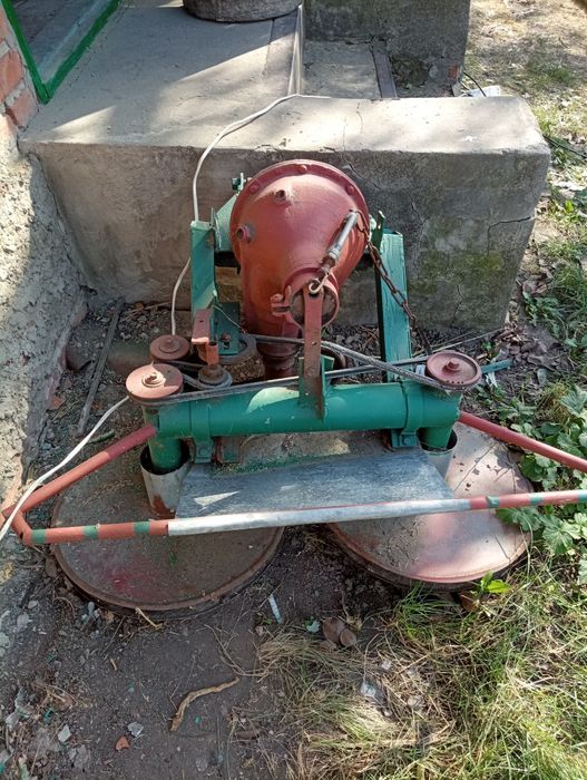 трактор Shibaura P17f в робочому стані з додатковим обладнанн