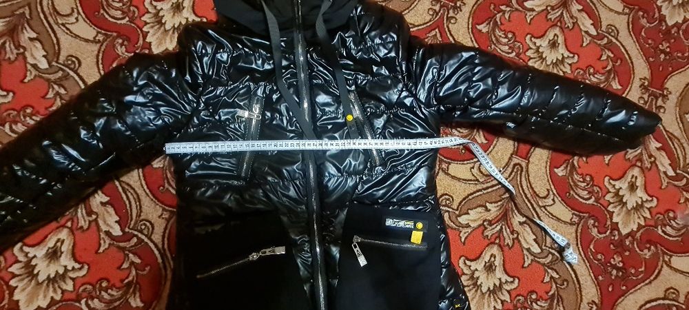 Продам куртку на дівчину