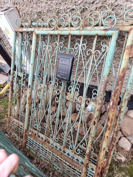 Stare ogrodzenie PRL + brama i furtka