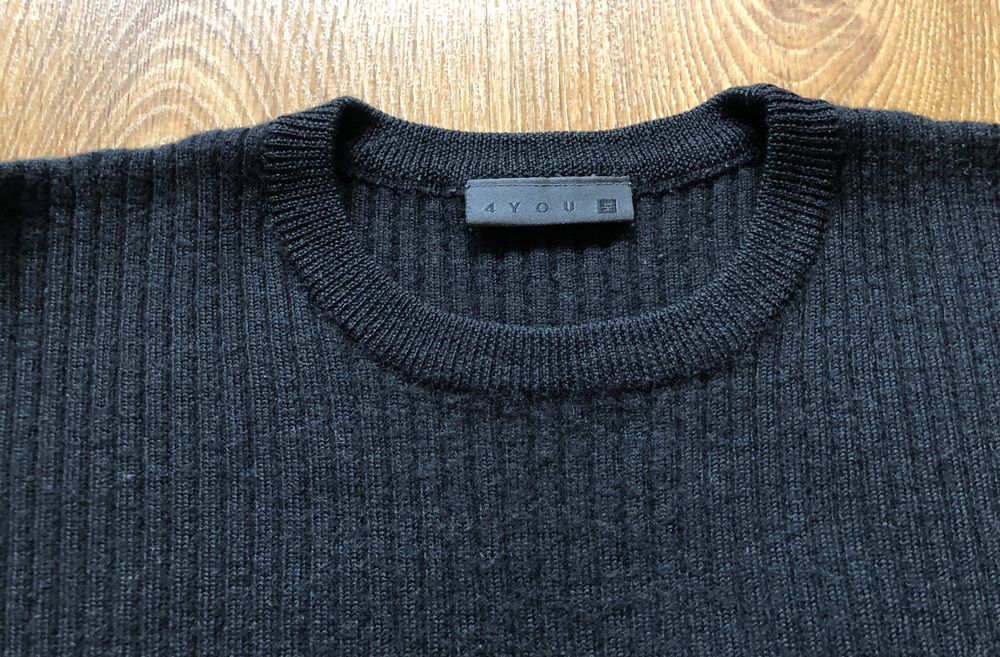 Czarny sweter 4 YOU wełna XL klasyka
