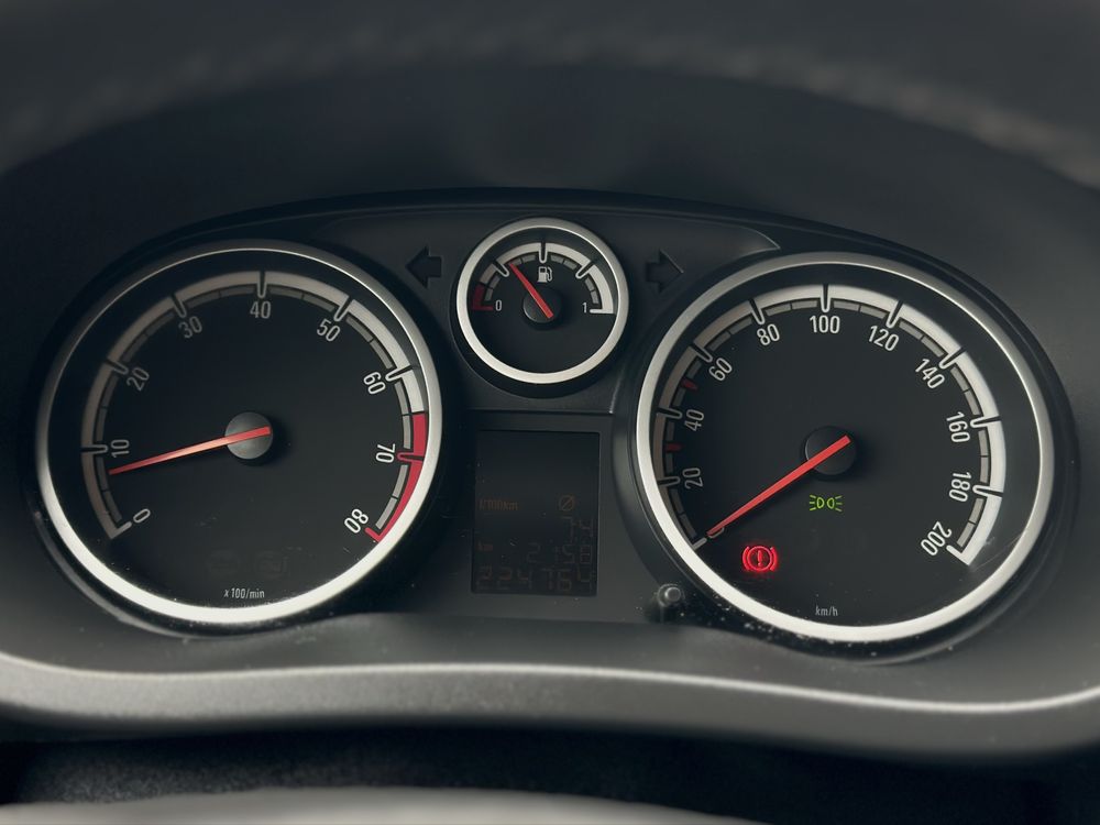 OPEL CORSA 2011 року, 1.2 бензин, механіка, передній привід.