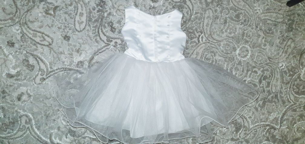 Платье пышное нарядное на девочку, платье белое на девочку 2-4 год.