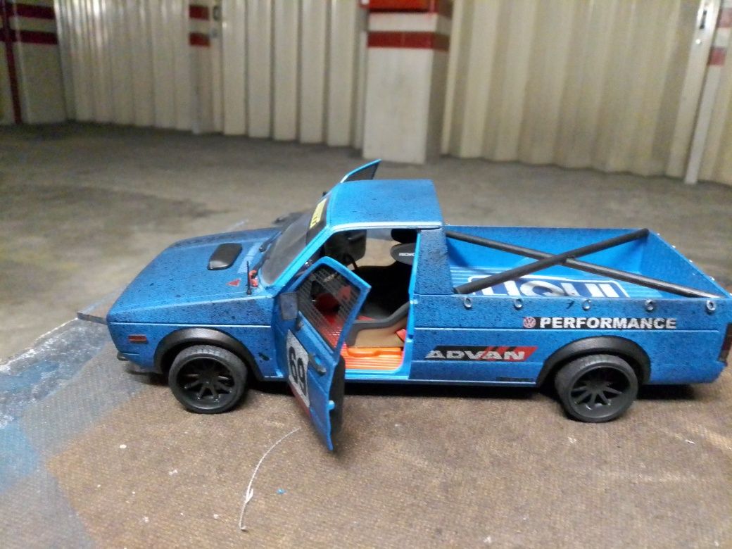 1/18 VW Cady totalmente modificada