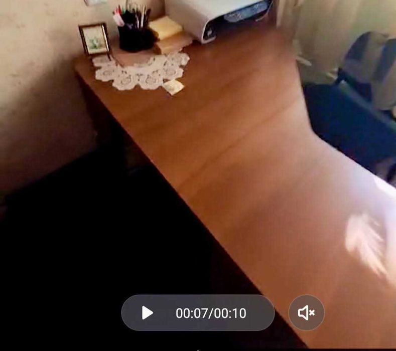 Стіл з тумбочкою в чудовому стані