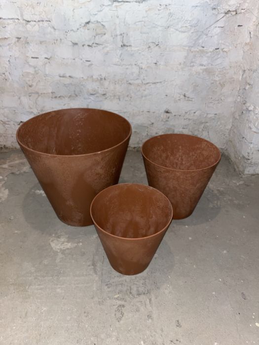 3 donice plastikowe brazowe (stan idealny)