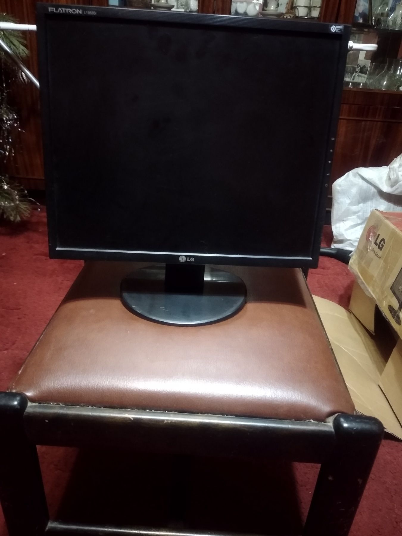 Продам два монитора LG