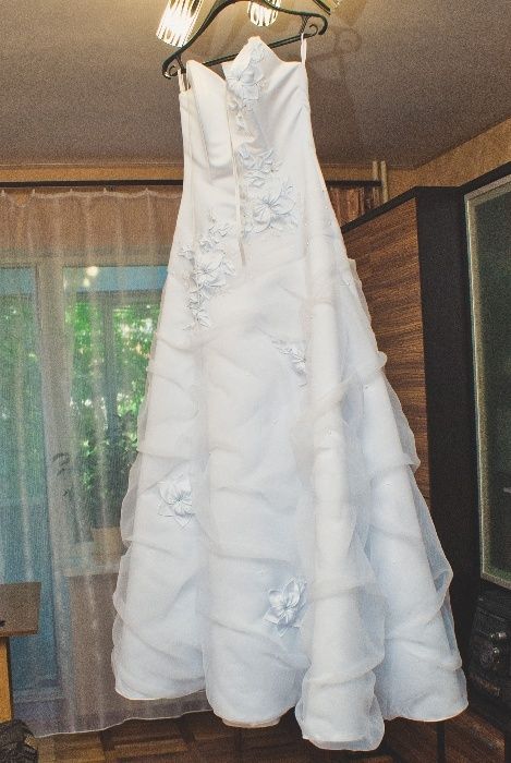 продам белое свадебное платье А-силуэт