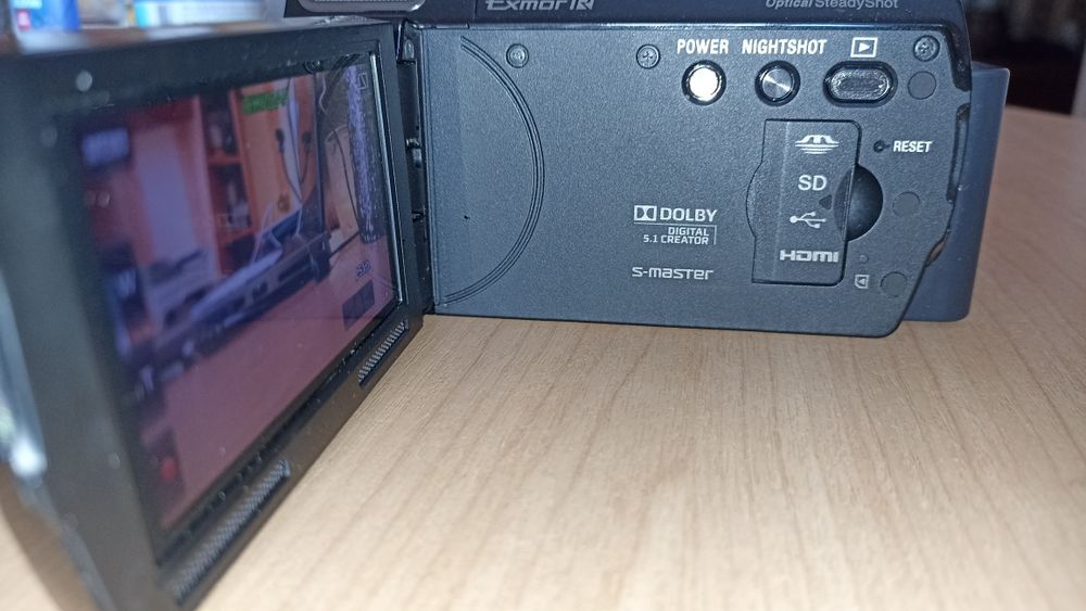 Відеокамера sony CX 560E
