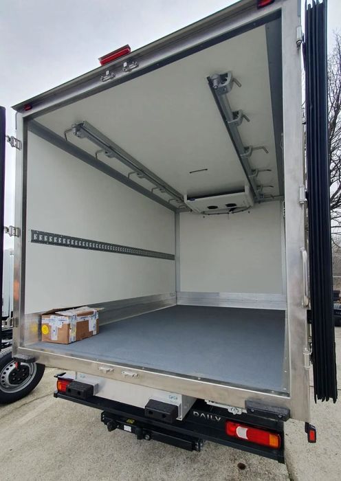 Iveco TYLKO Zabudowa chłodnia hakowa -20/+20C  z grzaniem, drukarką i podłączeniem 230V Carier Xarios 350GH