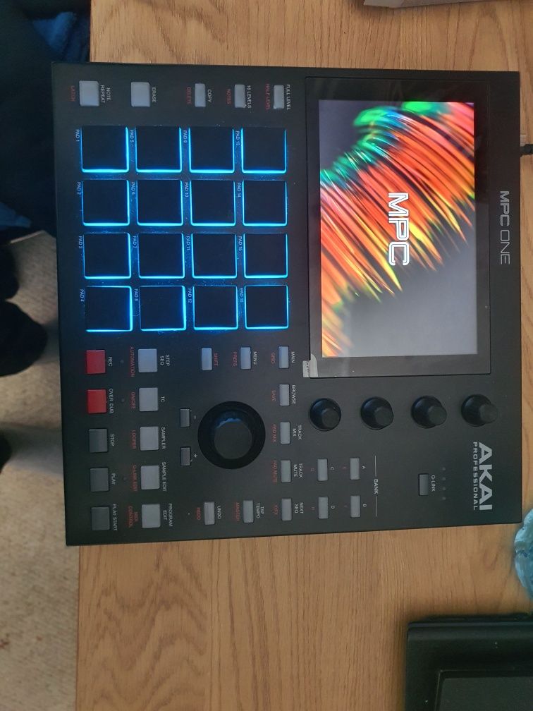 Akai mpc one- z oryginalnym pudełkiem