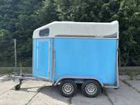 Przyczepa do przewozu zwierząt/koni Waco DMC 1350kg