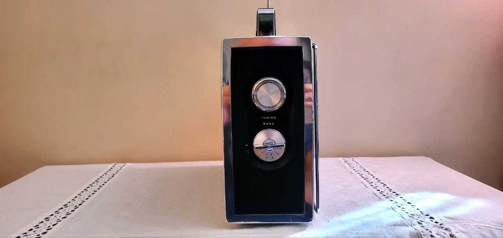 Ре-зерв радиоприемник National Panasonic RF 3000.