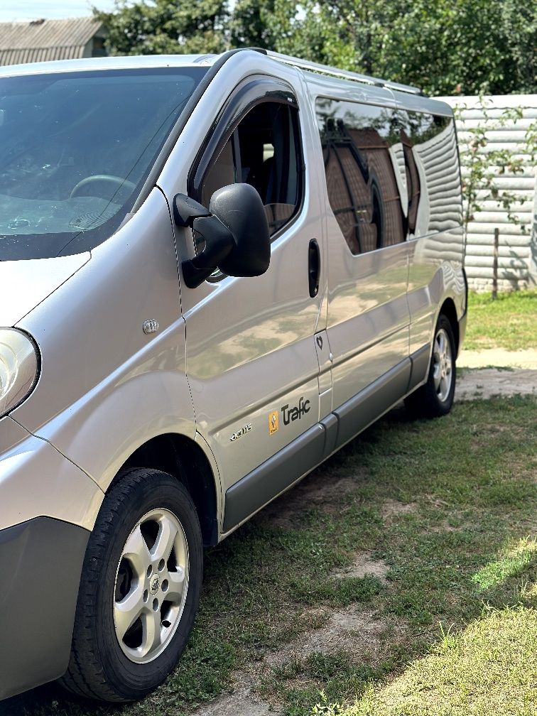 Продам автомобіль Renault trafick 2012 року