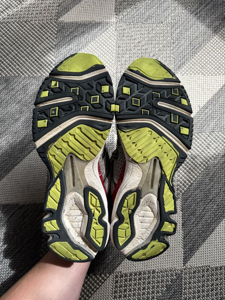 Оригінальні чоловічі кросівки New Balance 880 V2