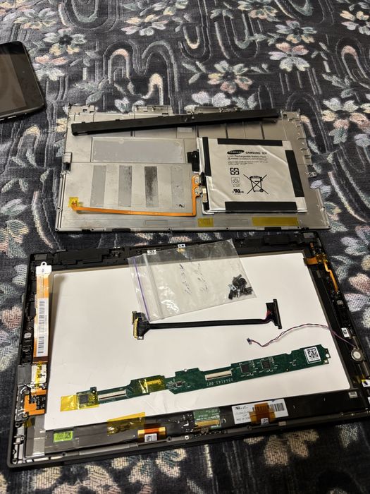 Microsoft RT планшет запчастини