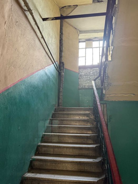 Уютная 2-комнатная с высоким потолком и балконом — центр рядом!