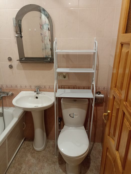 Полиці-стелаж для ванної кімнати